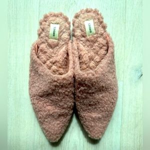 VGUC Birdies pink shearling mules slides